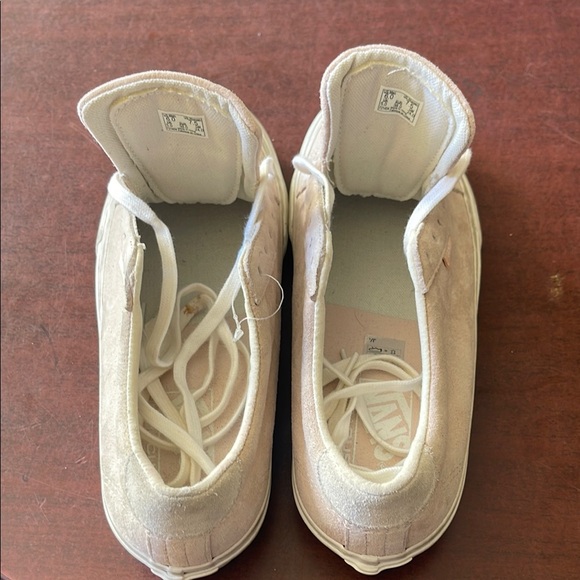 Unisex Women 7.5, Men 6.0, Vans Cream Suede Sneakers - Picture 2 of 6